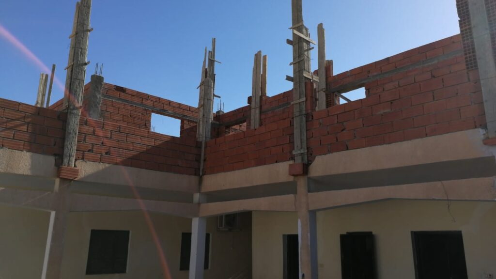 Dachkonstruktion aus Holz - Sicht auf die Aussenstützen